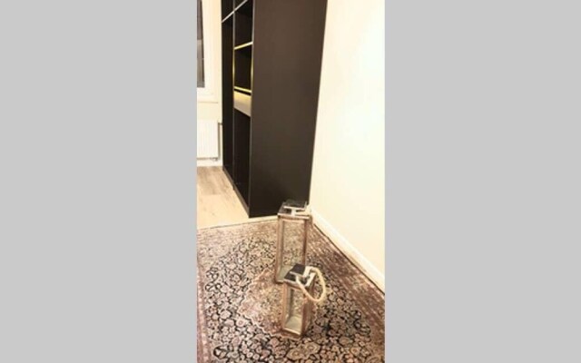 Luxury Large 4 Beds, 3 Balconies, 110 m2 - Parking