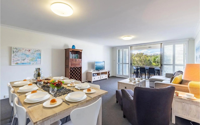 The Dunes15 38 Marine Dr fabulous unit with pool tennis court and across the road to the beach – Guest Rooms – Fingal Bay