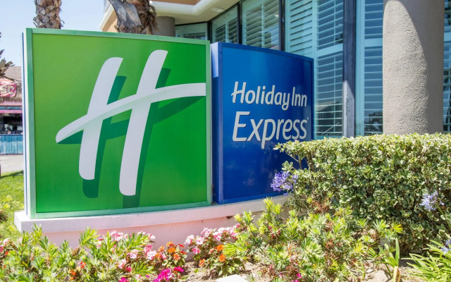 Holiday Inn Express Newport Beach by IHG