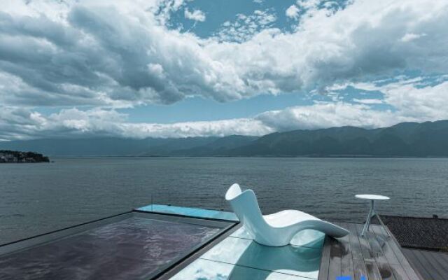 Mandi Lake View Inn