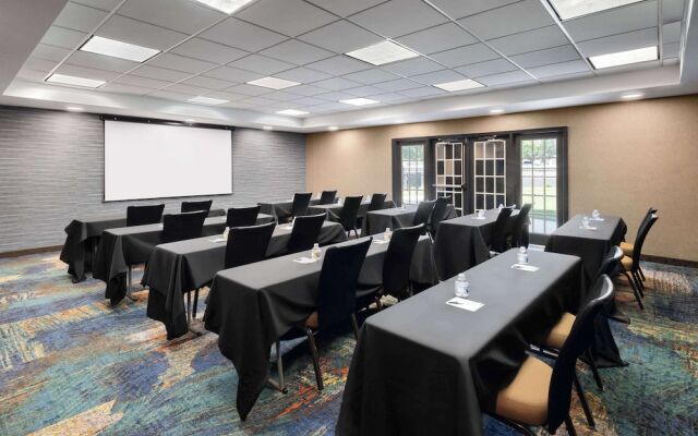 La Quinta Inn & Suites by Wyndham Greensboro NC