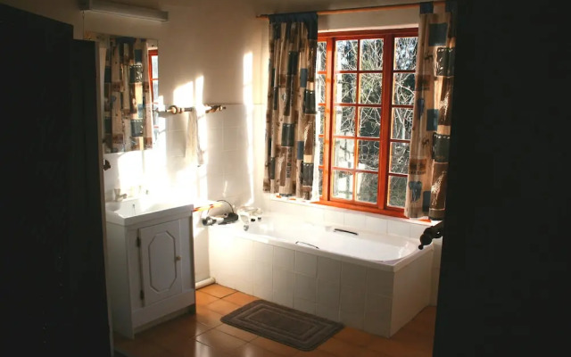 Thatchings Guest House