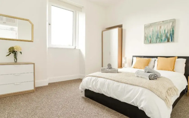 Modern Central Apartment
