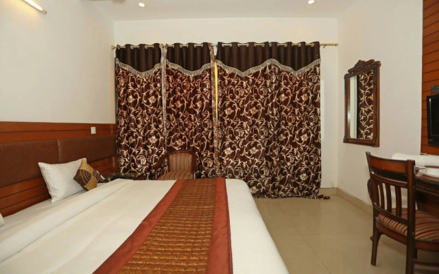 OYO Premium Galleria Market DLF 4