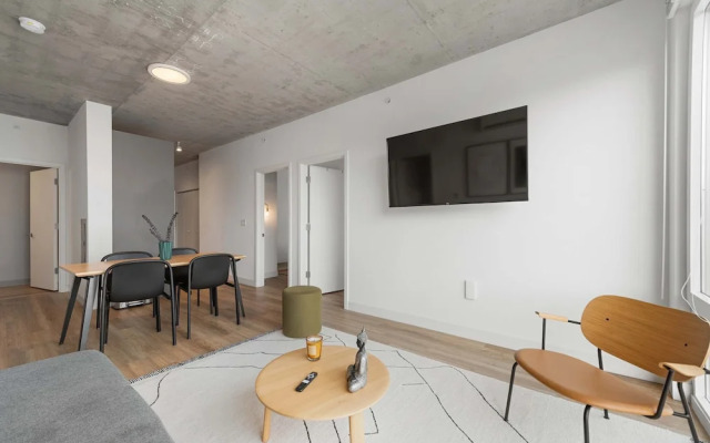 4BR Group Retreat Near Lincoln Park