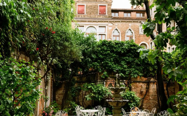 Hotel Flora