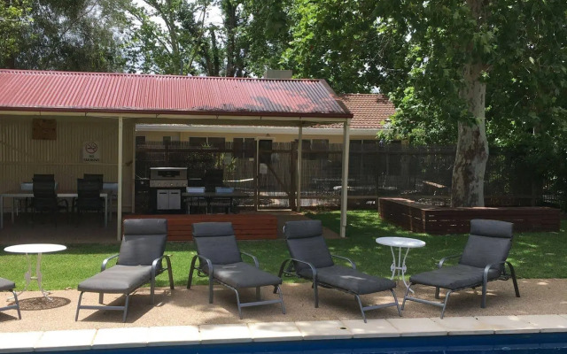 Aarinda Holiday Apartments