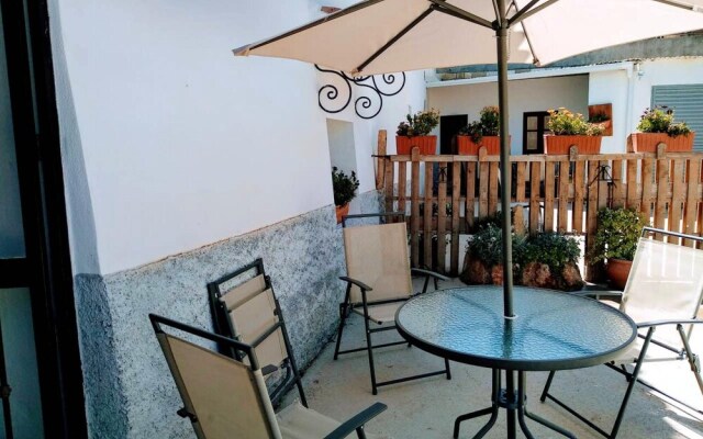 House With 4 Bedrooms in Cortes y Graena, With Wonderful Mountain View - 89 km From the Slopes