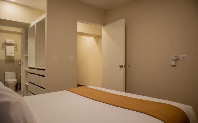 w Striking 1BR w Perfect Balcony Near Kennedy Park