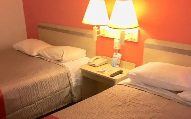 Red Carpet Inn