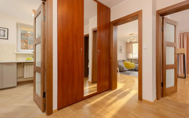 Saska Kępa Apartment by Renters
