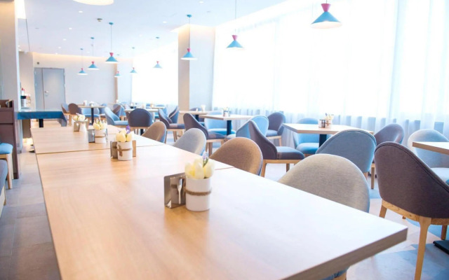 Home Inn Nanchang Bayi Square