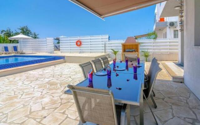 Oniros 2 Villa