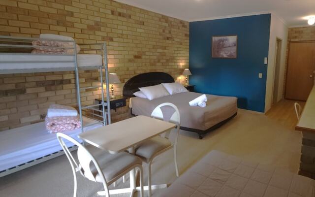 Magdala Motor Lodge & Lakeside Restaurant