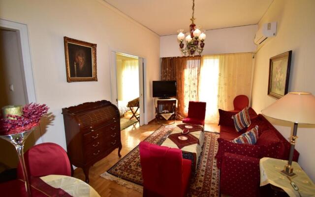 Classy 2 bedroom apartment under Acropolis at Thisseio