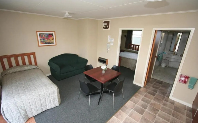 Commodore Motor Lodge
