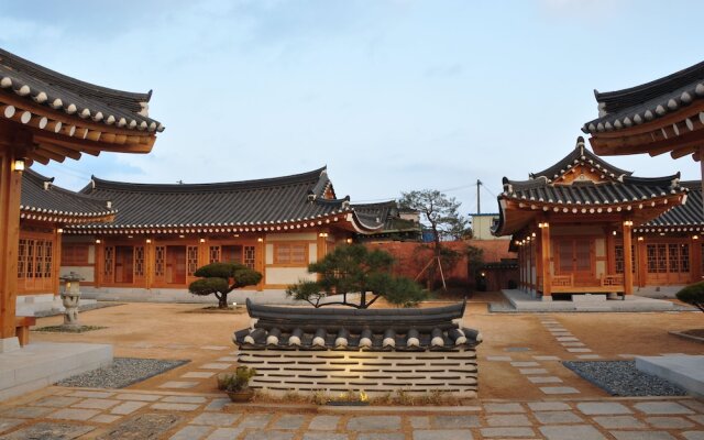 Gyeongju Hwangnamkwan Hanok Hotel