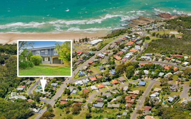 BONNY BEACH HOUSE - Holiday Accomodation with Pool