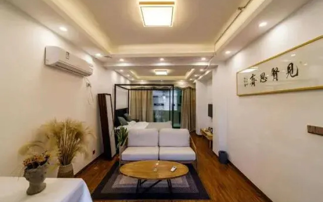 ShangHai WangHuYueShe Hotel