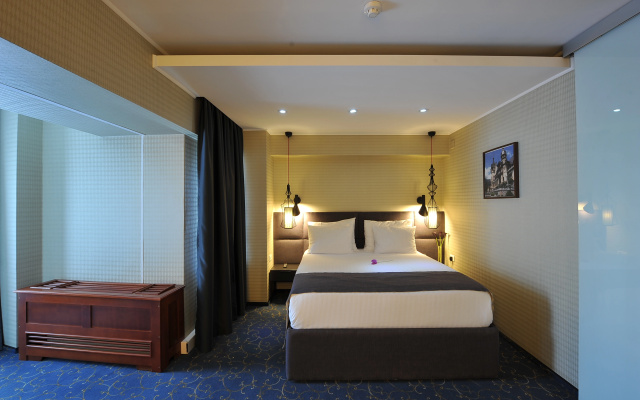 Crystal Palace Hotel - Image 5