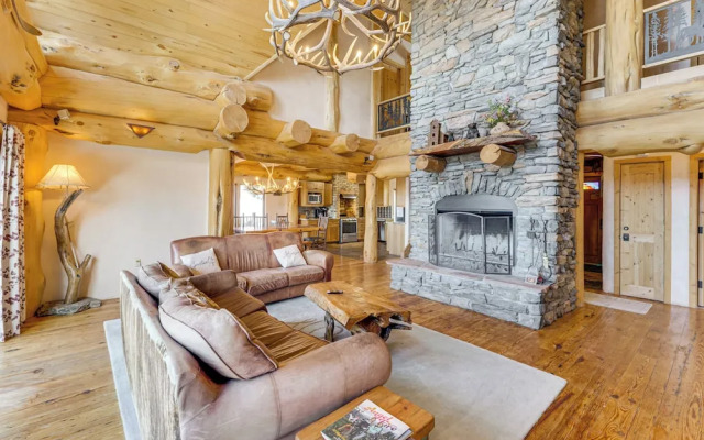 'burning Sky Lodge': Private Hot Tub & Ski-in/out