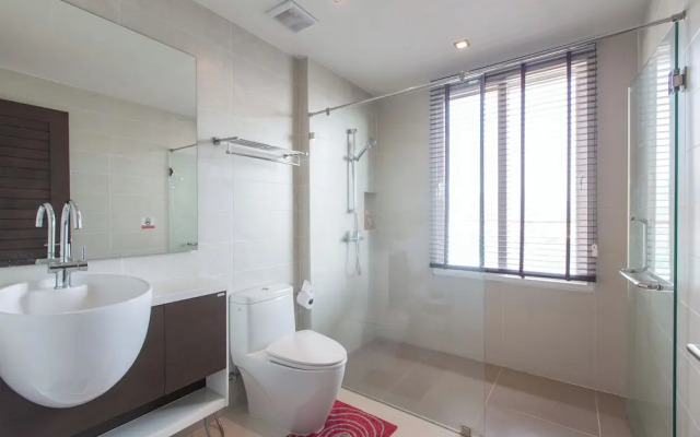 The oh so Sexy Triple Penthouse-rare 3-5br 188m2