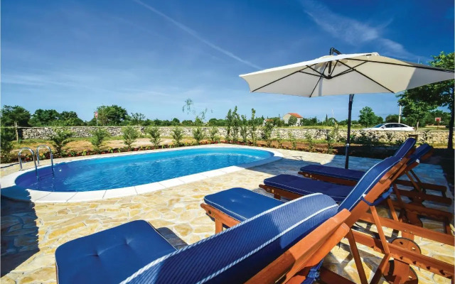 Holiday home Drinovci with a Fireplace 444