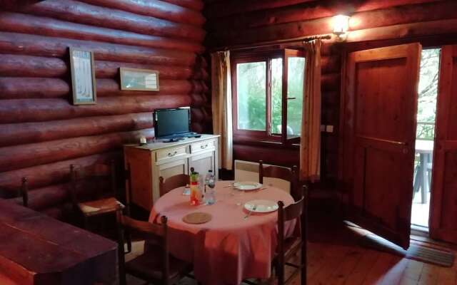 Charming Chalet with Swimming Pool in Quend