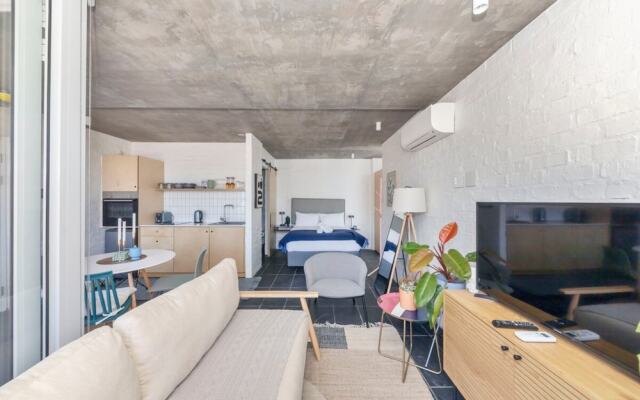 Seaside Studio Apartment, 9 Mins to Queens Beach!