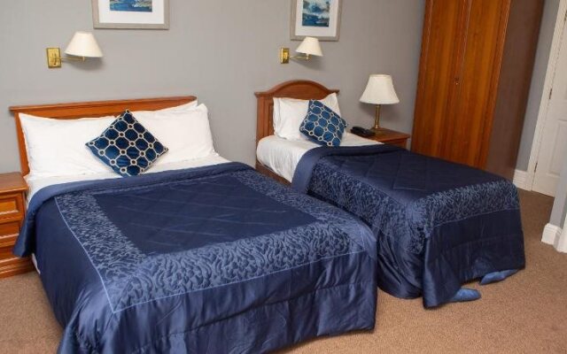Leens Hotel