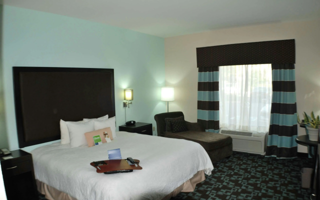 Hampton Inn & Suites Nashville @ Opryland