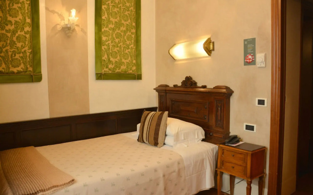 Hotel Saturnia & International