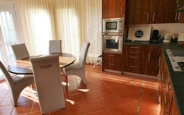 Delightful Villa in Algarrobo with Beach Nearby