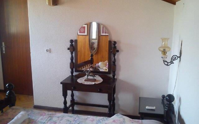 Bobi - 50 m From Beach - H