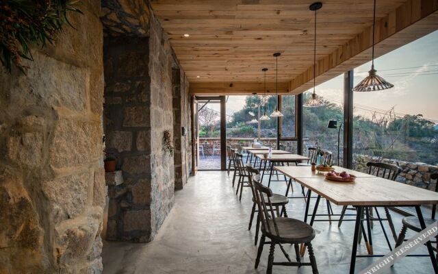 Huagang Village Flower Garden Hotel