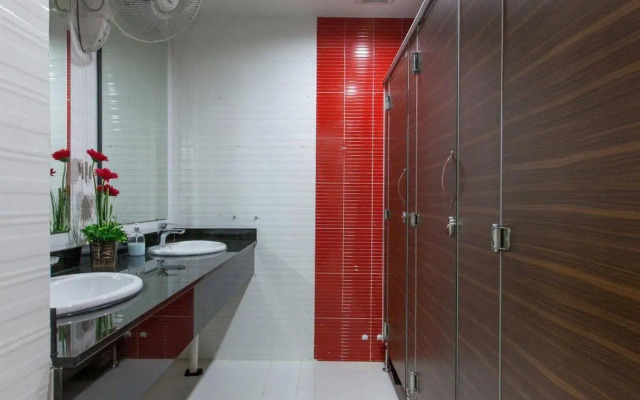 D Box Hostel
