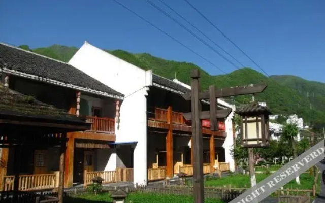 Yinju Xiangxi Inn