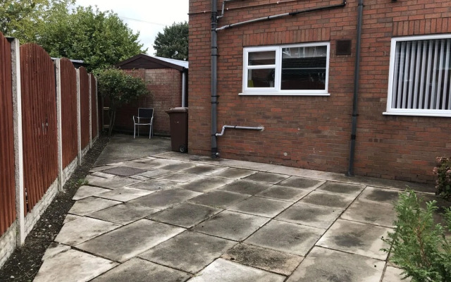 Modern 3-bed House With Parking Bamber Bridge, Preston