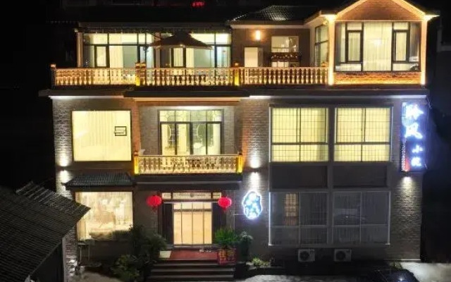 Phoenix Lingfeng Courtyard Homestay