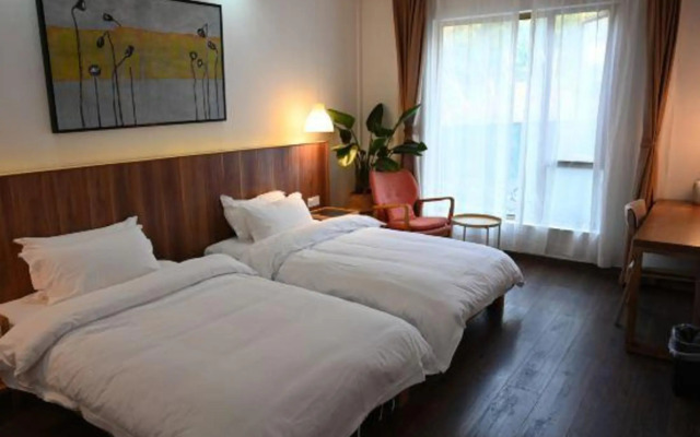 Cicada Hotel ( Xiushan)
