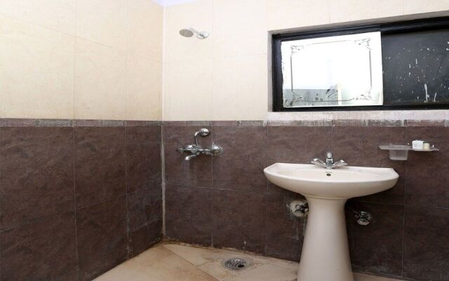 OYO 15525 Signature Inn