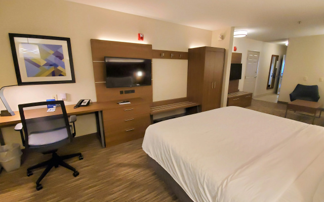 Holiday Inn Express & Suites Seattle North - Lynnwood by IHG