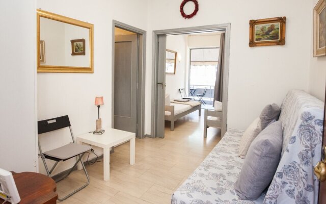 Charming 2 Bedroom apt next to Panormou