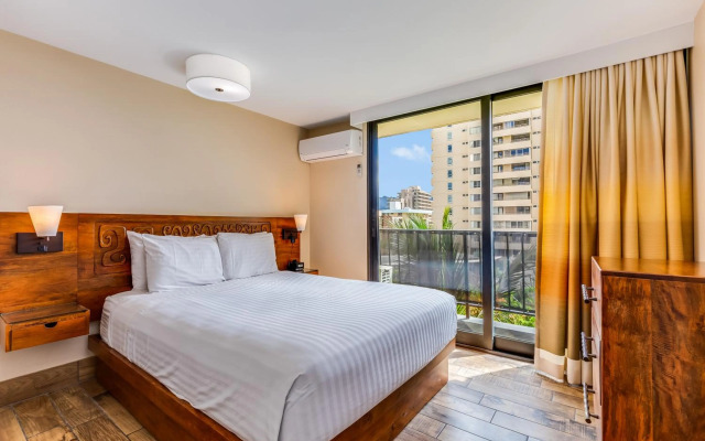 Castle Bamboo Waikīkī Hotel