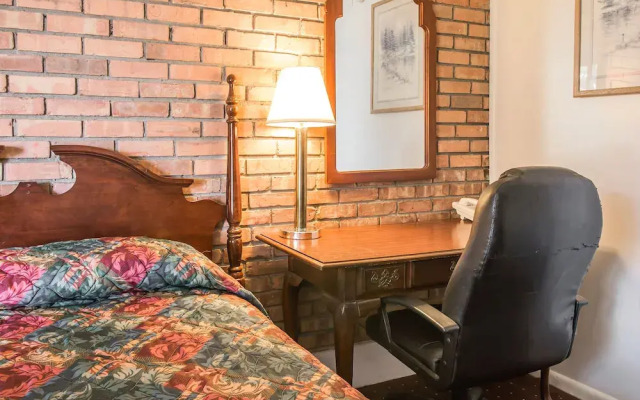 Midland Motor Inn