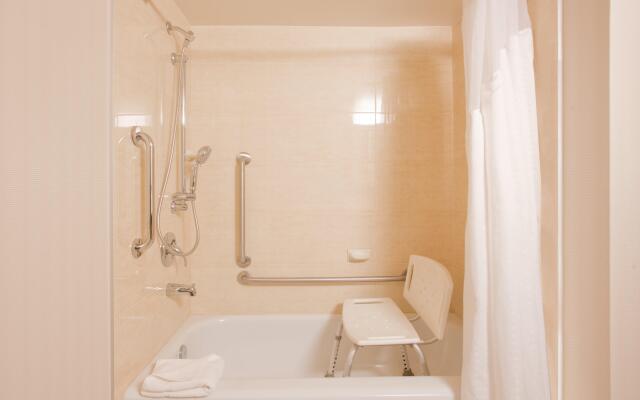 Holiday Inn Vancouver Centre by IHG