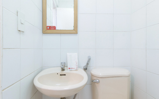 RedDoorz Premium near Greenbelt Makati