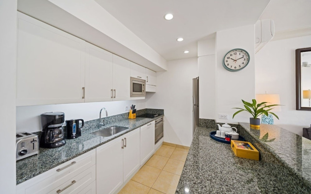 Glitter Bay Estate 112 2 Bedroom Apts