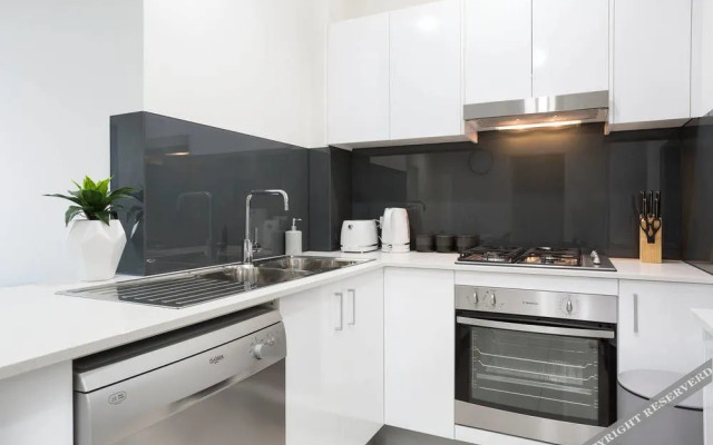 Boutique Apartment - Nearby Transport & Mall
