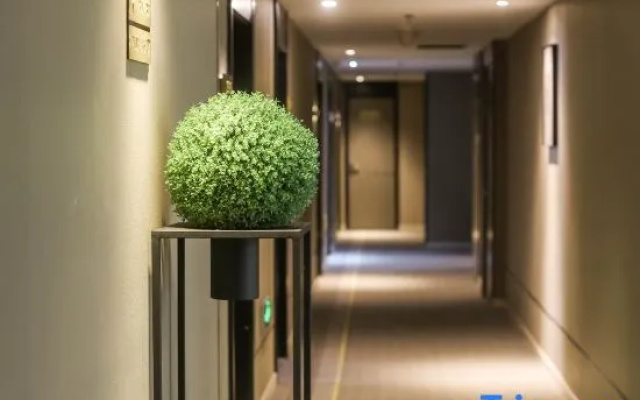 Homeinn Selected Hotel (Harbin Railway West Station Wanda Plaza Arc de Triomphe)